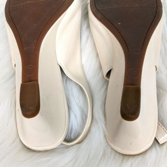 Etienne Aigner Ivory Patent Slingback Wedges 7 Enamel Buckle Retro Look - Picture 9 of 10